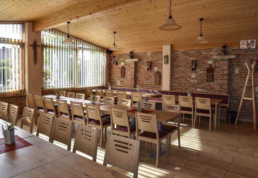 Landhotel Zum Adler Oberbechingen Εξωτερικό φωτογραφία
